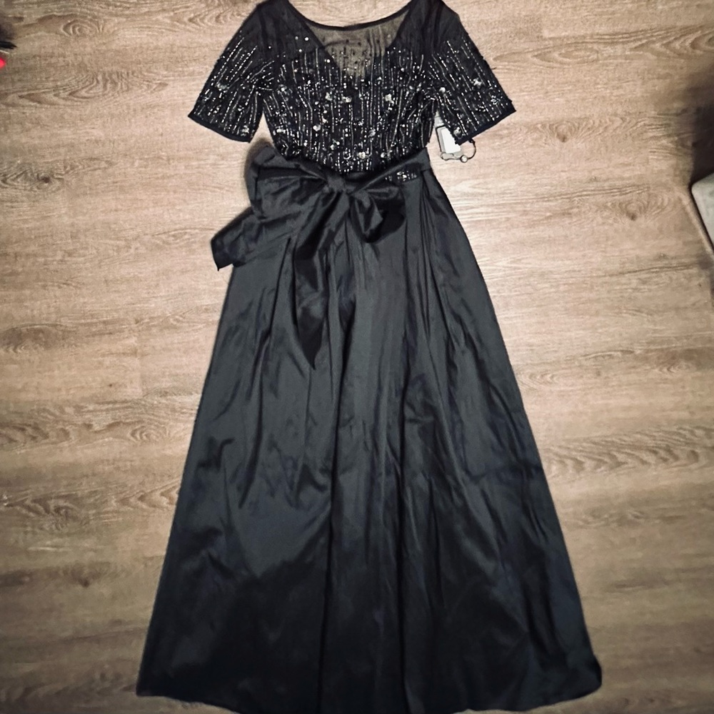 Adrianna Papell Women's Beaded Mesh and Taffeta Gown black 
Size 8 - Picture 5 of 7